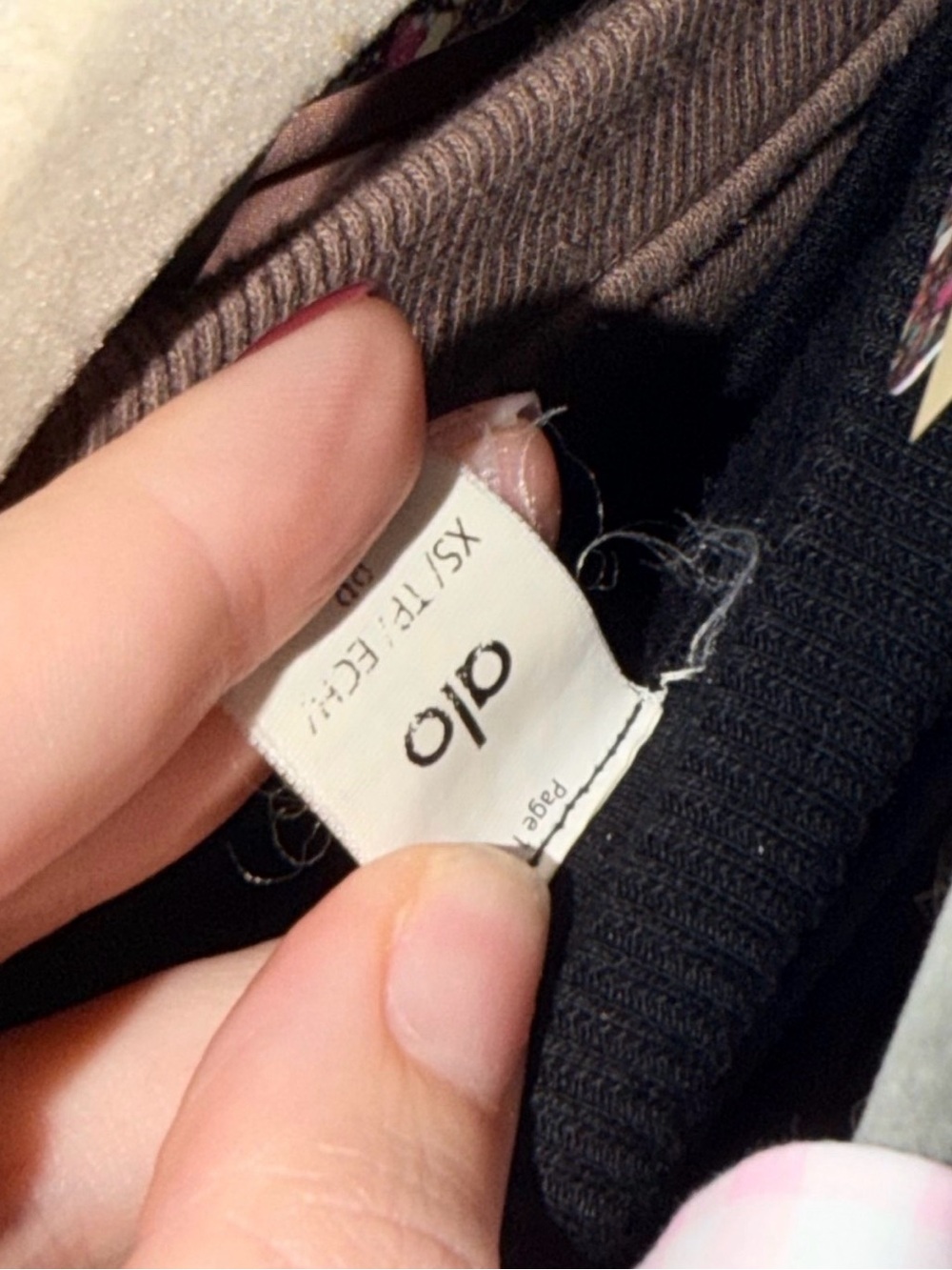 191. Alo Cropped Accolade Crewneck - Anthracite - Picture 2 of 3